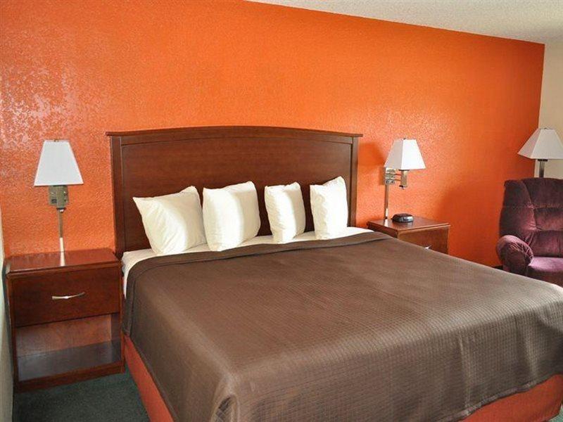 Americinn By Wyndham Plymouth Bagian luar foto