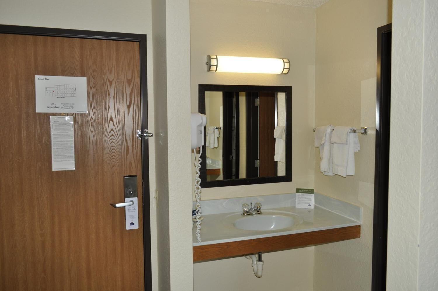 Americinn By Wyndham Plymouth Bagian luar foto
