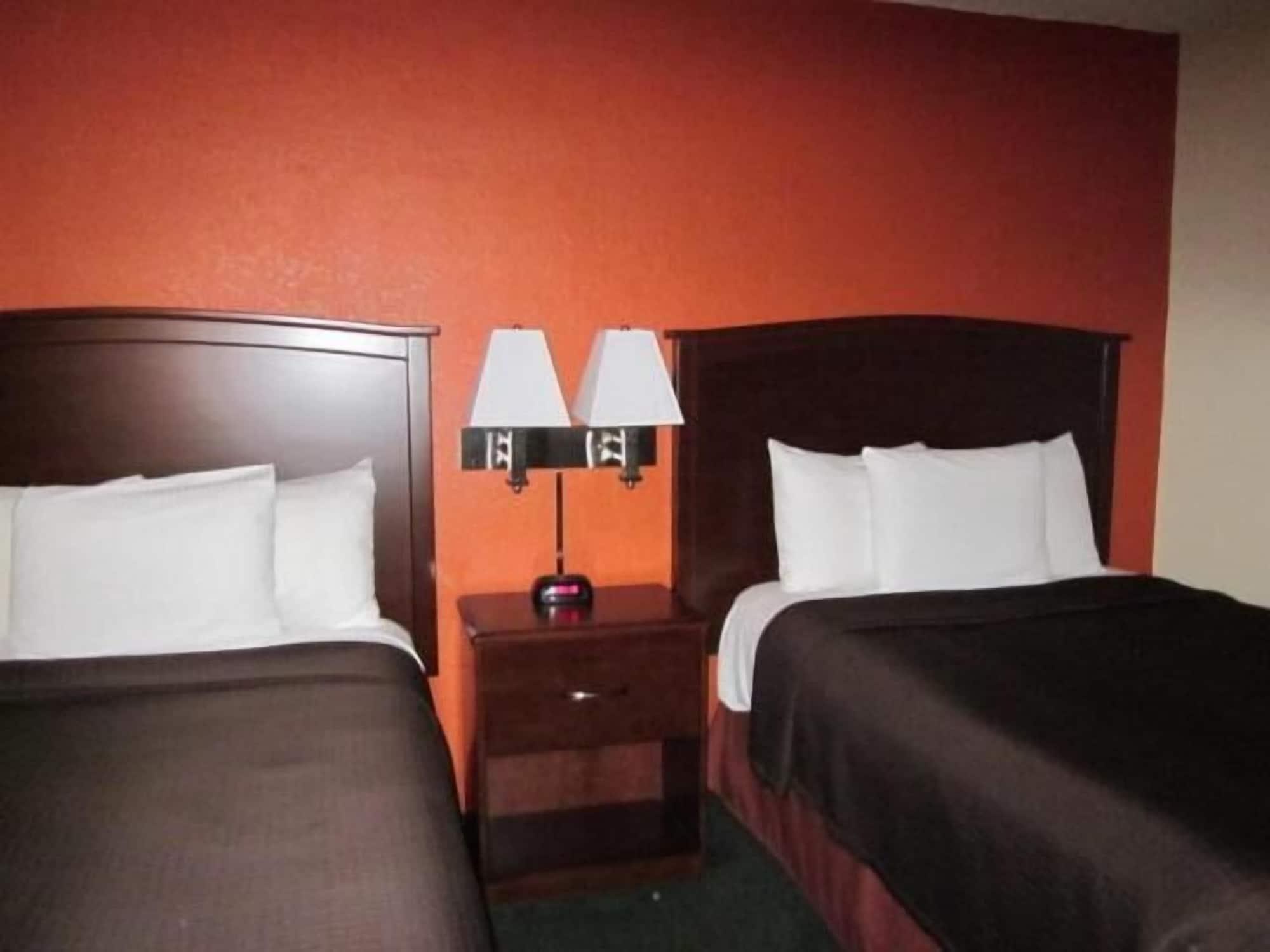 Americinn By Wyndham Plymouth Bagian luar foto