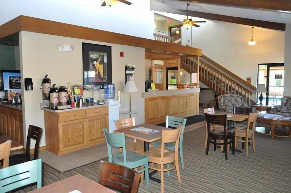 Americinn By Wyndham Plymouth Bagian luar foto