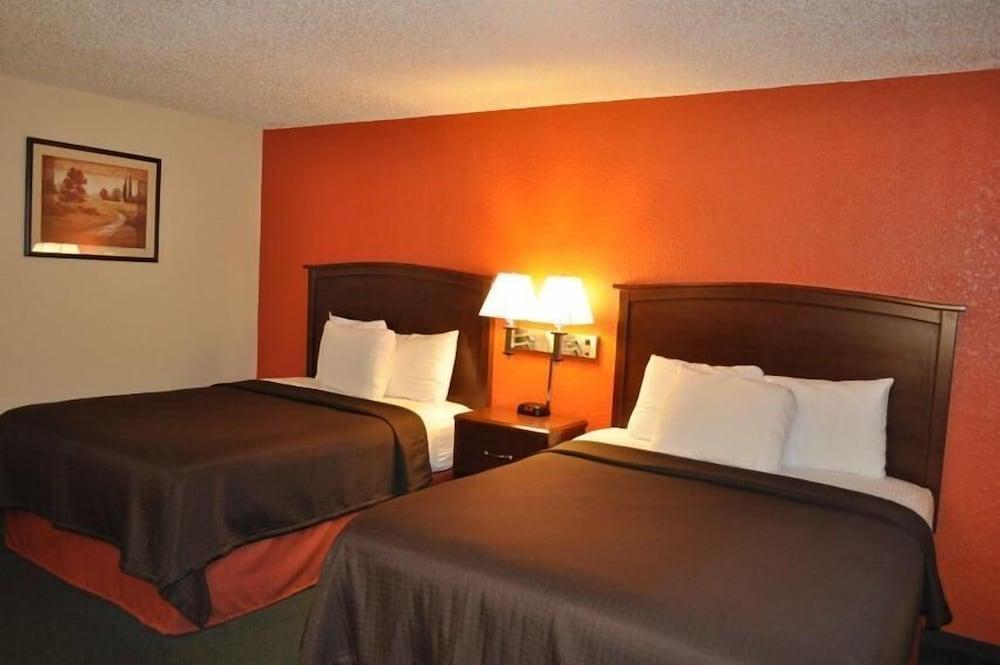 Americinn By Wyndham Plymouth Bagian luar foto